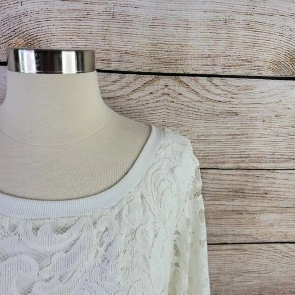 Torrid Plus Size Ivory Lace Sleeves Casual Top Size 1‎ Size 1X
